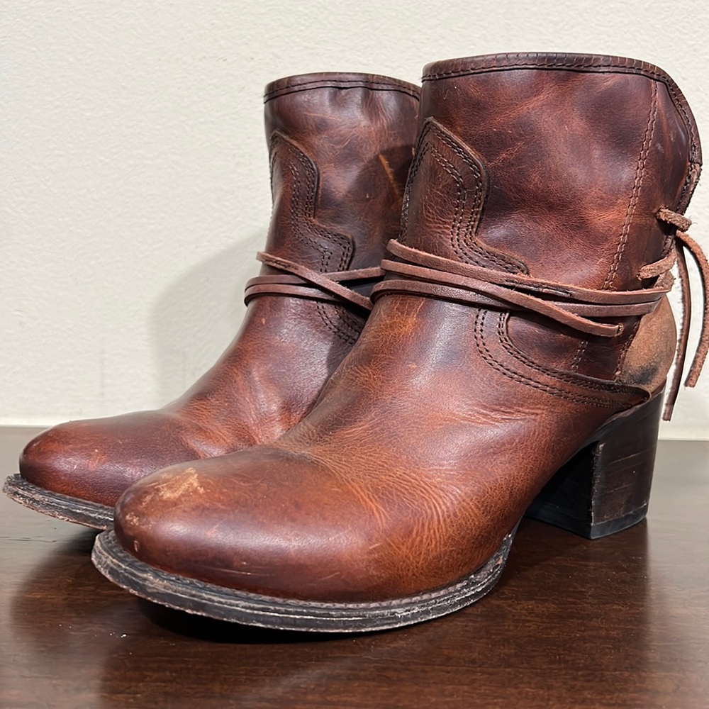 Free bird Casey cognac 🤎 booties size 10